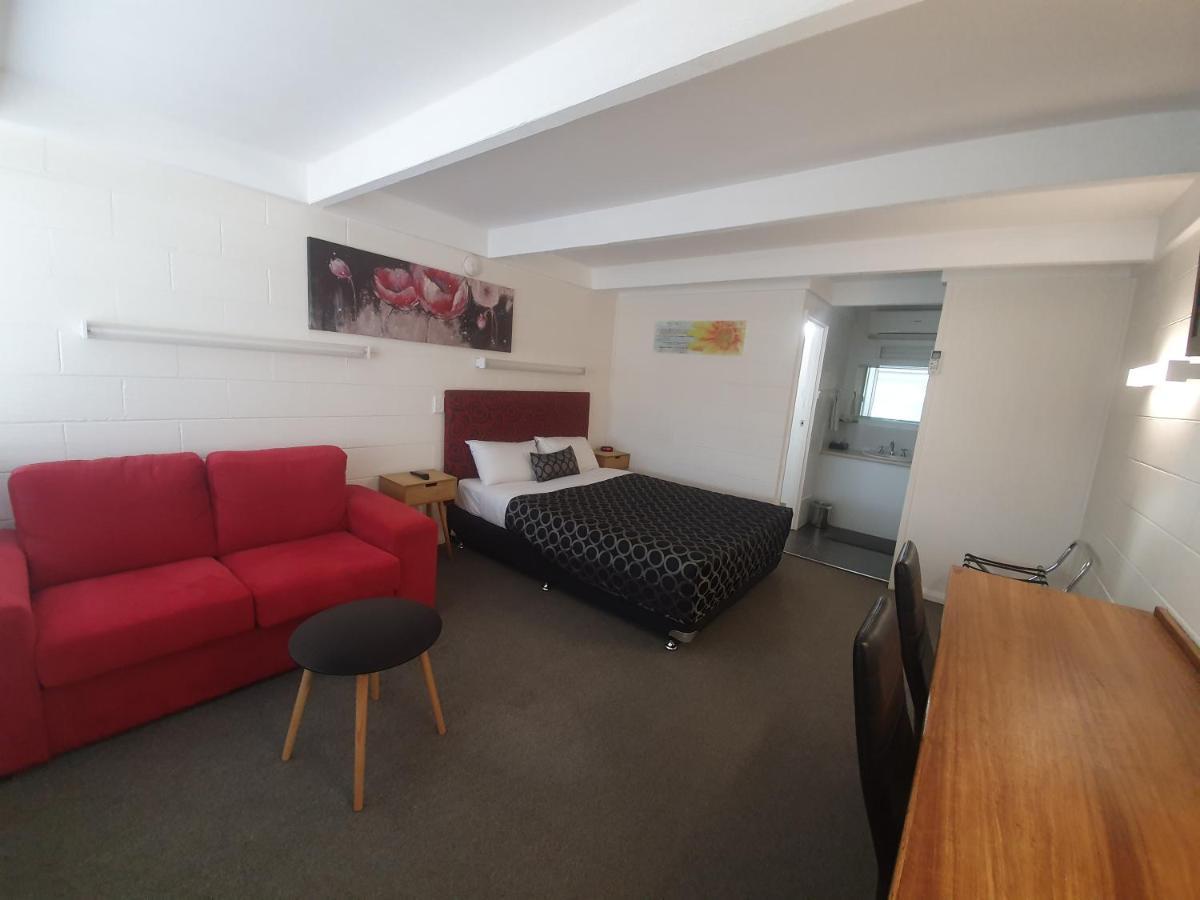 Charles Sturt Motor Inn West Wyalong Zewnętrze zdjęcie