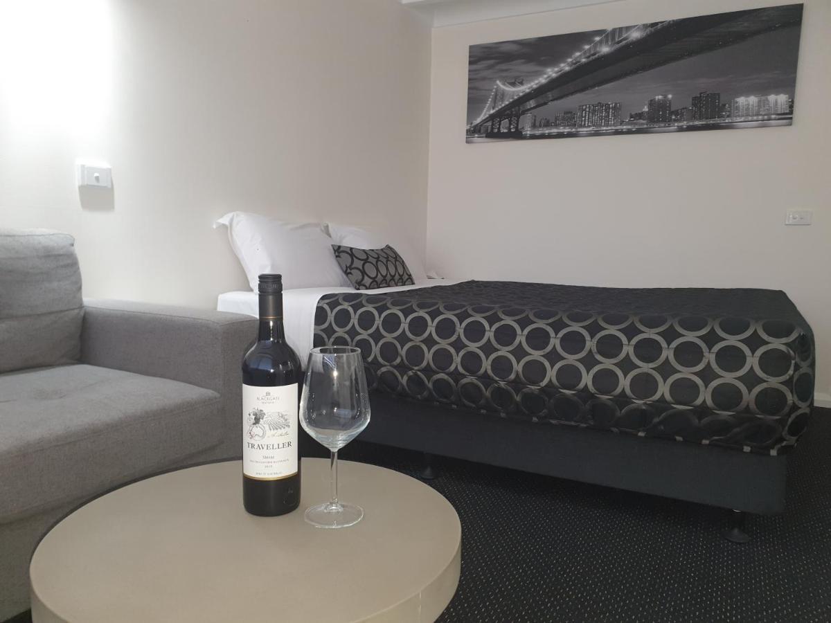 Charles Sturt Motor Inn West Wyalong Zewnętrze zdjęcie